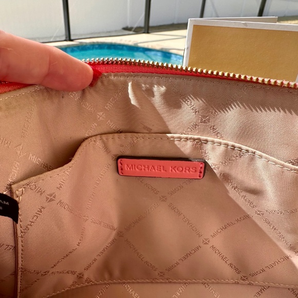 Michael Kors, Large Zip 2 in 1 Card Case and Wristlet - Picture 6 of 11